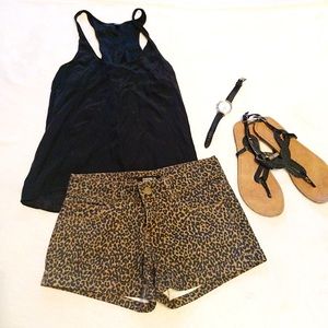 Forever21 sz 26 denim cheetah shorts EUC